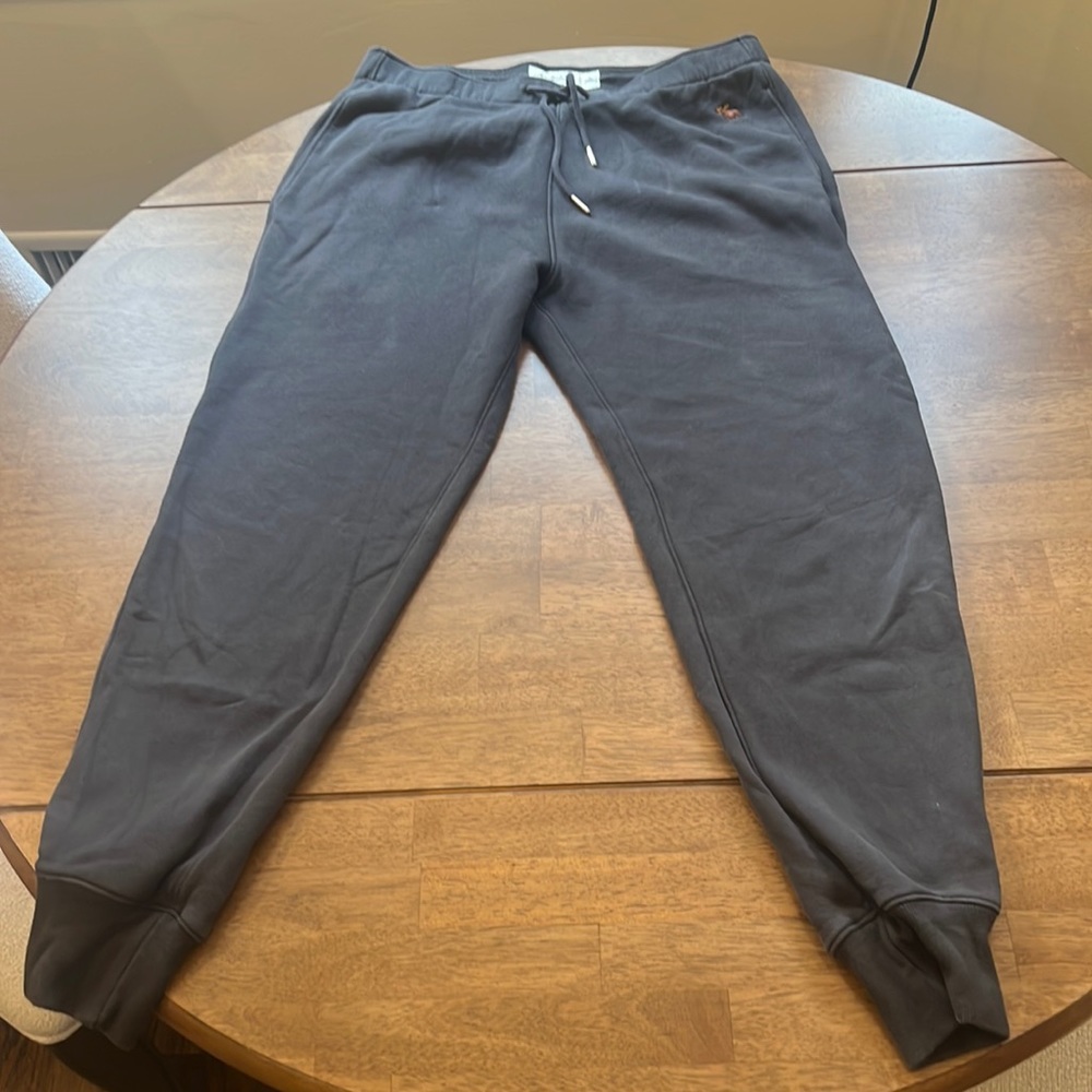 Abercrombie & Fitch dark grey boy’s sweatpants. Size medium